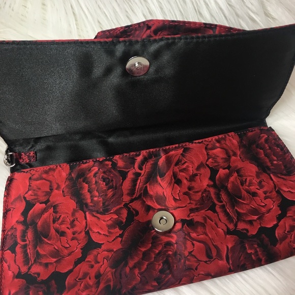 WHBM Black Red Rose Floral Wristlet Clutch EUC - Picture 2 of 8